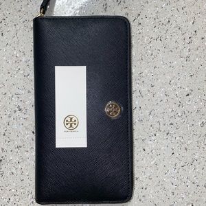 ROBINSON ZIP CONTINENTAL WALLET